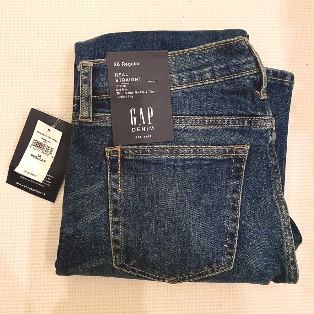 NWT GAP Real Straight Jeans - 26 R